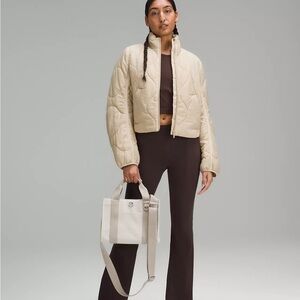 Lululemon two tone canvas tote small 4.5L ivory very good condition